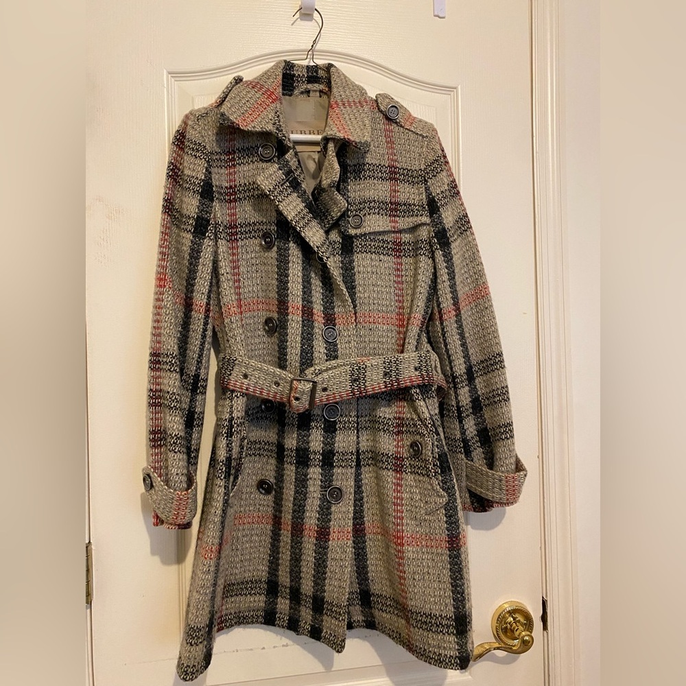 Gorgeous Burberry wool grey coat
